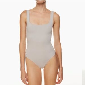 .. Babaton Contour Square-Neck Bodysuit, Pearl Gray (M)